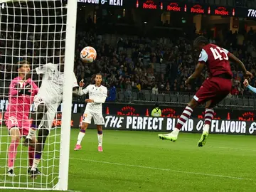 Glory's resistance ended when 18-year-old Divin Mubama sealed West Ham's victory with a header