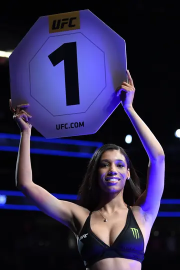How much do UFC ring girls make?