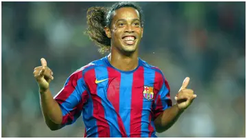 Ronaldinho celebrates his goal during the La Liga match between FC Barcelona and Real Sociedad in 2005 at the Camp Nou. Photo by Luis Bagu.