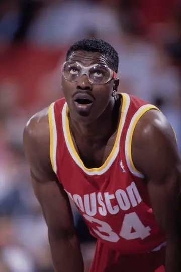 NBA players who wore goggles