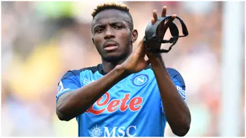 Victor Osimhen applauds the fans after the Serie A match between Torino FC and SSC Napoli at Stadio Olimpico di Torino. Photo by Valerio Pennicino.