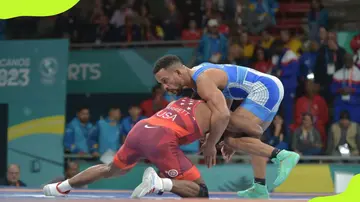 Nashon Garrett competes against Alejandro Valdes in freestyle wrestling