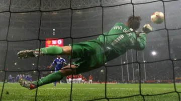 Edwin van der Sar, Manchester United, Chelsea, Nicolas Anelka, UEFA Champions League