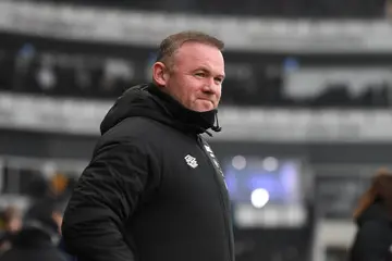 Former Premier League star cautions Wayne Rooney on taking Everton job