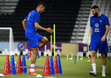 Karim Benzema (R) and Raphael Varane in training in Doha