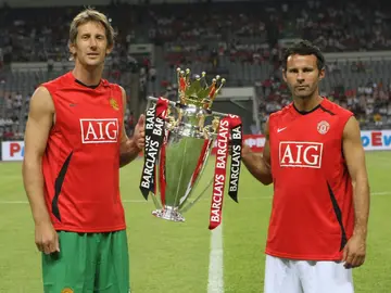 Edwin van der Sar, Ryan Giggs, Manchester United, Premier League