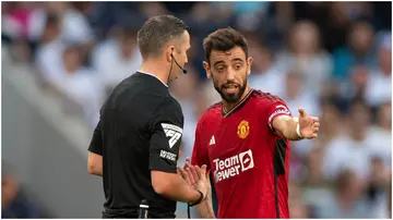 Bruno Fernandes, Michael Oliver, Manchester United, Tottenham, Premier League.