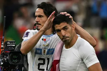 Edinson Cavani (L) and Luis Suarez hope to drag Uruguay into the World Cup last 16