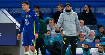 Thomas Tuchel gives instructions to Andreas Christensen during the UEFA Champions League Quarter Final Leg One match between Chelsea FC and Real Madrid. Photo by Jose Breton.