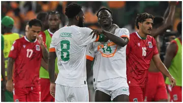 Franck Kessie consoles Oumar Diakite after Equatorial Guinea won the Africa Cup of Nations 2023 Group A football match between Nzalang Nacional and Ivory Coast. Photo: ISSOUF SANOGO.