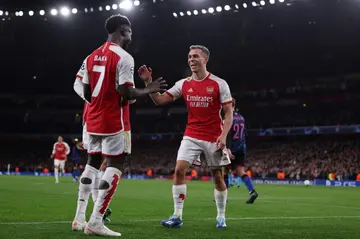 Arsenal's Leandro Trossard  (R) celebrates with Bukayo Saka