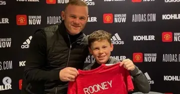 Wayne Rooney's son Kai poses with a Man United jersey after joining the club. Photo: Instagram/Wayne Rooney.
