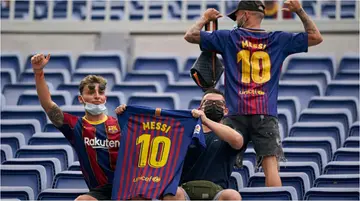 Barcelona fans pay tribute to Lionel Messi at Camp Nou. Photo: Pedro Salado.
