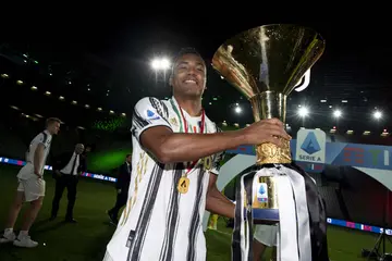 Alex Sandro's height, trophies, career stats