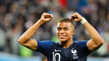Kylian Mbappe hands Real Madrid big blow after committing future to PSG