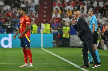 Luis de la Fuente (R) speaks with Lamine Yamal during Spain's Euro 2024 semi-final victory against France