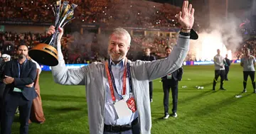 Roman Abramovich, Owner of Chelsea celebrates with The FIFA Club World Cup trophy following their side's victory during the FIFA Club World Cup UAE 2021 Final match. (Photo by Michael Regan - FIFA/FIFA via Getty Images)