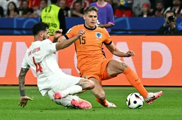 Netherlands defender Micky van de Ven expects a Premier League style battle against England in Dortmund on Wednesday