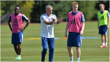 Jose Mourinho, Kevin De, Chelsea, Michael Essien, Andre Schurrle, Cobham, London, Premier League.