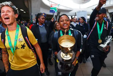 Janine van Wyk (L) celebrates after South Africa won the 2022 Africa Women's Cup of Nations