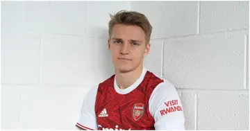 Martin Odegaard posing in an Arsenal kit after his return to the club. Photo: Getty Images.