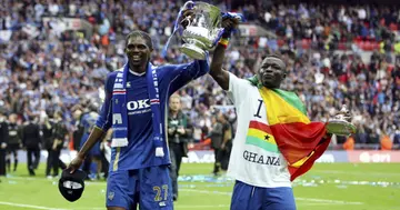Sulley Muntari and Kanu with the 2008 FA Cup trophy. Credit: Getty Images