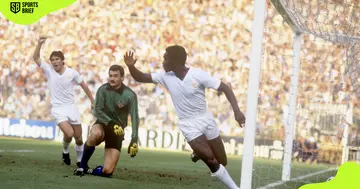 Laurie Cunningham (r) celebrates scoring for Real Madrid.