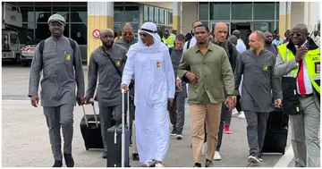 Cameroon, Indomitable Lions, Qatar, Samuel Eto'o, Rigobert Song, officials, airport