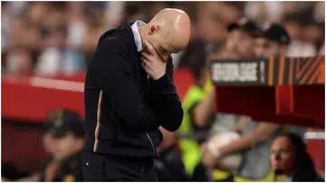 Erik ten Hag looks dejected during the UEFA Europa League match between Sevilla FC and Manchester United at Estadio Ramon Sanchez Pizjuan. Photo by Gonzalo Arroyo Moreno.