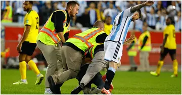 Lionel Messi, Argentina, pitch invasion, Honduras