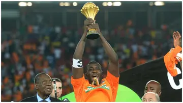 Yaya Toure raises the trophy at the end of the 2015 African Cup of Nations final. Photo: Khaled Desouki.