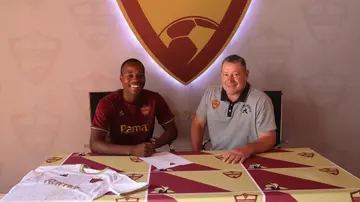 Darrel Matskeke, Steve Barker, Stellenbosch FC, signing.