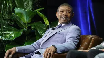 Is Muggsy Bogues a Hall of Famer?