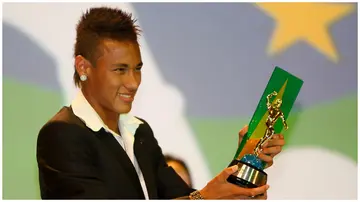 Brazilian superstar, Neymar receives the best striker award during the Premio Craque do Brasileirão 2010, held at the Municipal Theatre on December 6, 2010.