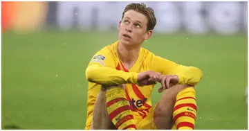 Frenkie de Jong looks dejected after the second goal during the UEFA Champions League group E match between FC Bayern München and FC Barcelona. Photo by Alexander Hassenstein.