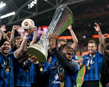 Ademola Lookman lifts the UEFA Europa League Trophy after scoring a hat-trick in the final match between Atalanta and Bayer Leverkusen at Dublin Arena on May 22, 2024. Photo: Stephen McCarthy.
