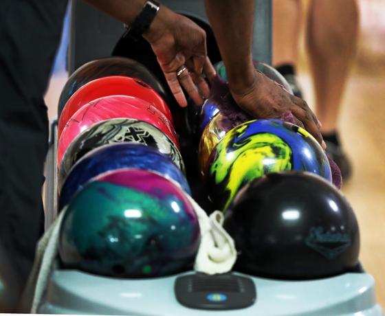 Bowling Balls With The Most Hook: Ten Best Bowling Balls For Hooks ...