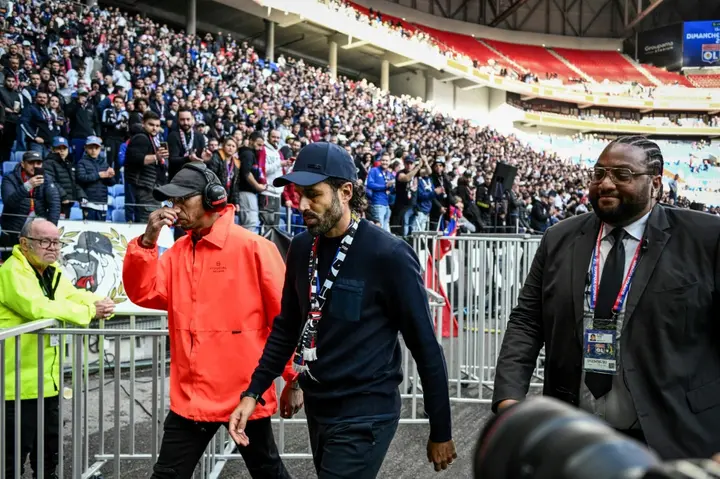 Fabio Grosso (C) leaves the pitch after defeat to Metz earlier this month