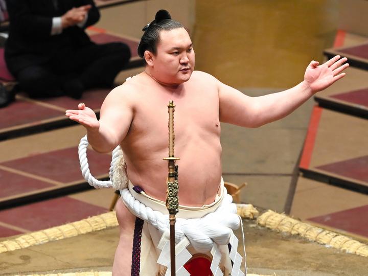 A top 10 list of the biggest Sumo wrestlers and how much they weigh