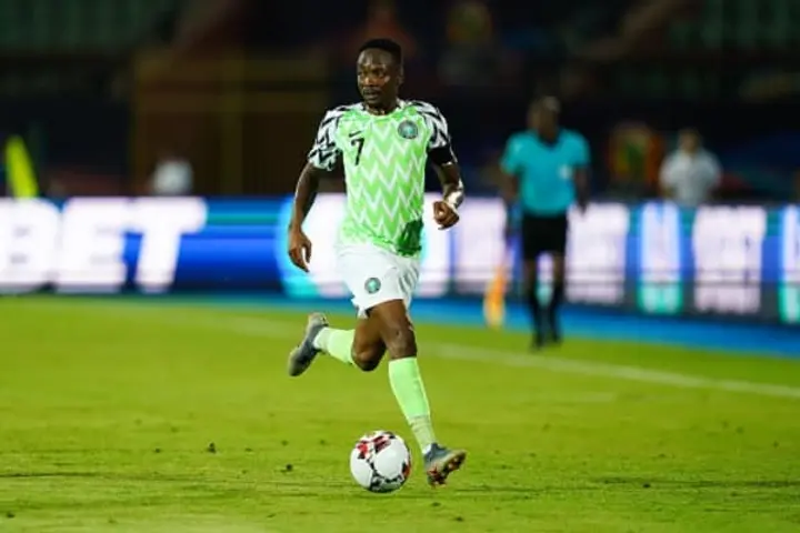 Ahmed Musa spotted showing amazing skills playing snooker game