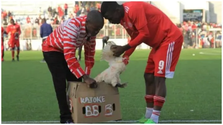 Hassan Kajoke, Nyasa Big Bullets striker received a live chicken. Photo: Yabaleft Online.