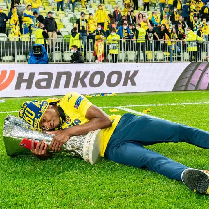 Only God can do this - Villarreal star Chukwueze says as he kisses Europa League trophy