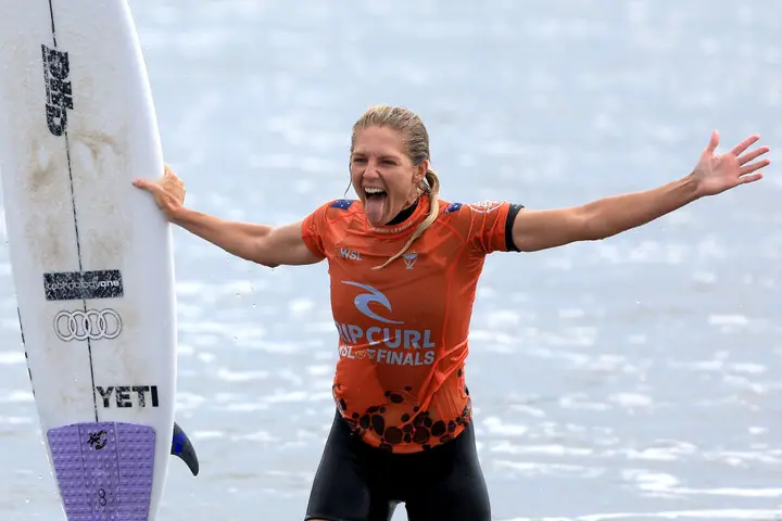Who are the 10 best female surfers in the world currently?