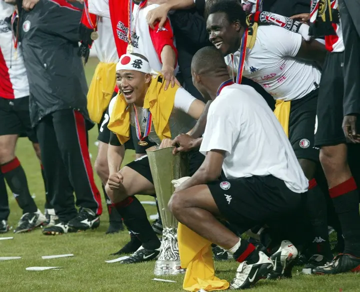 Shinji Ono (centre) poses with his Feyenoord after they won the 2002 UEFA Cup