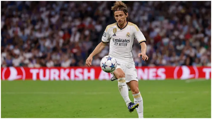 Luka Modric controls the ball during the UEFA Champions League match between Real Madrid CF and 1. FC Union Berlin at Estadio Alfredo Di Stefano. Photo by Manuel Reino.