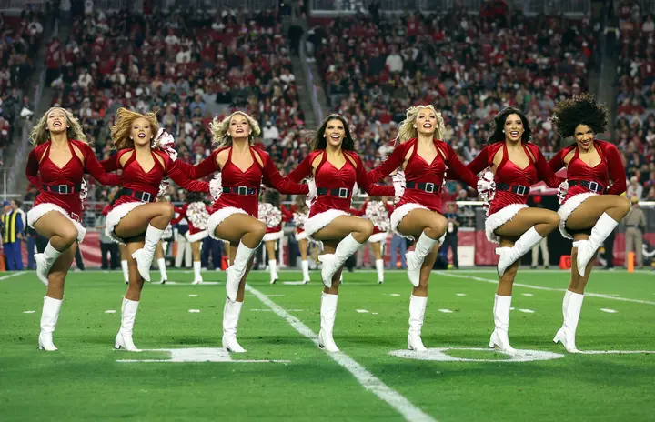 Top 20 hottest NFL cheerleaders in 2021: How much does she get