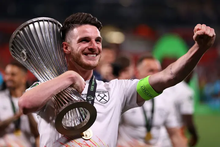 Declan RIce with the Conference league trophy