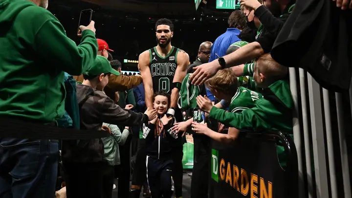 Does Jayson Tatum have a relationship with his father?