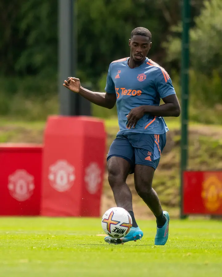Axel Tuanzebe's net worth, contract, Instagram, salary, house, cars, age, stats, latest news, and more!