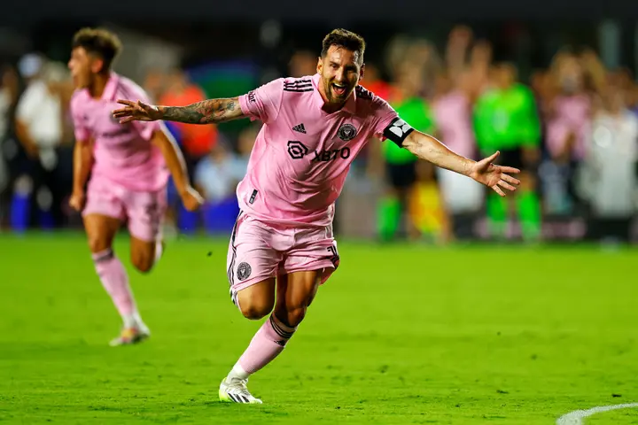 Lionel Messi Leaves Fans Speechless As He Scores Amazing Freekick on ...